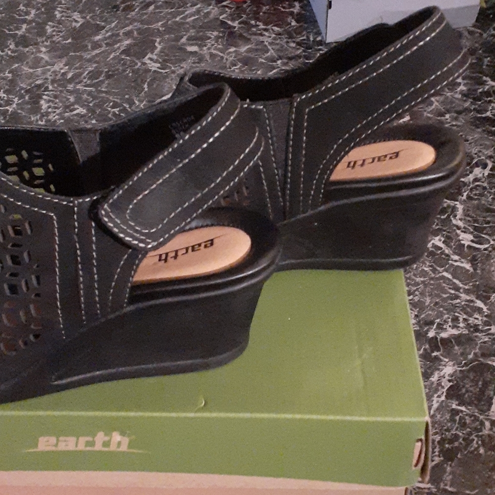 Shoes - Picture 4 of 4